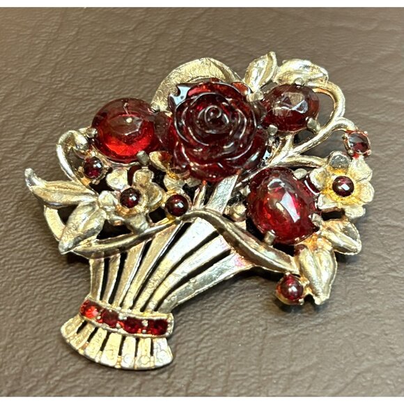 Vintage Carved Or Molded Red Rhinestone Flower Basket Pot Metal Pin Brooch - Picture 2 of 5